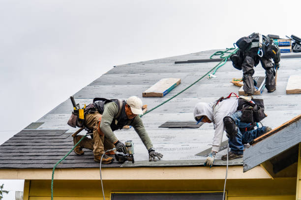 Professional Roofing technician working in Scottville, MI